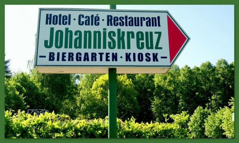 Hotel-Restaurant Johanniskreuz Trippstadt Buitenkant foto