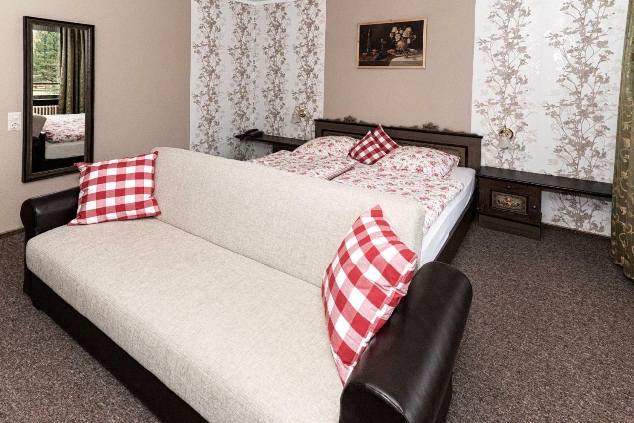 Hotel-Restaurant Johanniskreuz Trippstadt Buitenkant foto