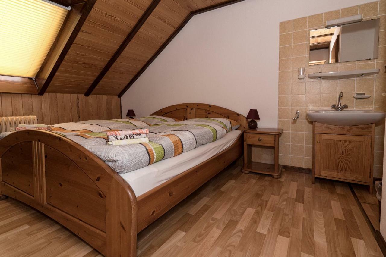 Hotel-Restaurant Johanniskreuz Trippstadt Buitenkant foto