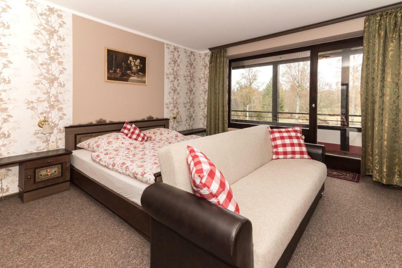 Hotel-Restaurant Johanniskreuz Trippstadt Buitenkant foto