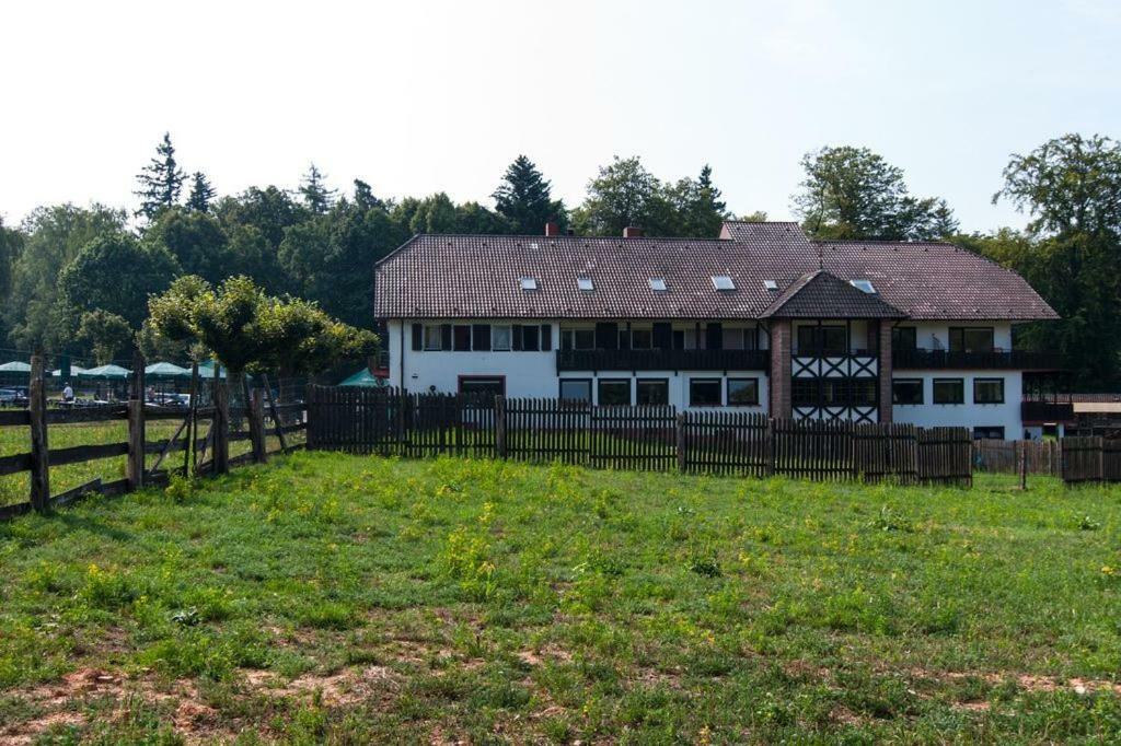 Hotel-Restaurant Johanniskreuz Trippstadt Buitenkant foto
